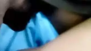 إباحية مجانية: شقراء محجبة تتعرض لجماع جماعي في العلن