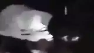 يلتقي بعاهرة في البار و ياخدها لبيتخ