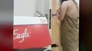 قضيب مدلل: تقنية فتاة آسيوية الرقيقة في الاستمناء