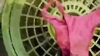 فرج نجم إباحي مطلي بطلاء أحمر