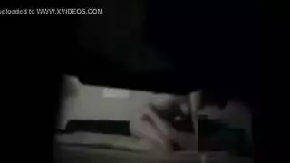 شرجي على سرير كبير: صديقة روسية تبللها وتتعرض لنكاح قوي