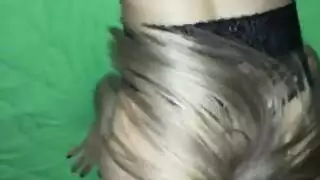 شقراء جميلة تسيطر على مهبل سحاقية في مشهد مثلّي صريح