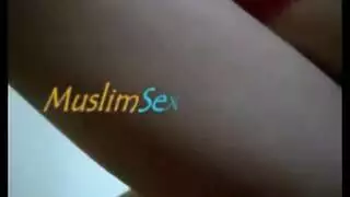 فتاة مسلمة تتفجر بالقصبة الحلقية العميقة والشرج الصريح