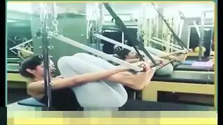 جماع قاسٍ في الصالة الرياضية مع مؤخرة ديبيكا الكبيرة بالليجنز