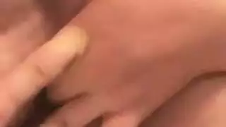 أثداء هيثر تبرز في احتفال جنسي يركز على الحلمات