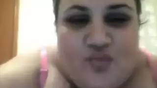 استعراض سمينة امام كام