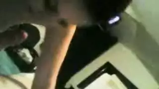 بنات مصرية تأخذه عميقاً في فيديو نيك ساخن