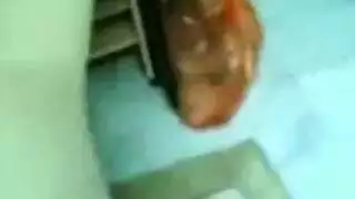 فتاة مصرية تتعرض للضرب من عشيقها في جلسة ساخنة