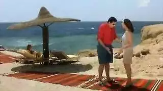 نجم عربي إباحي: هند صبري مشهد مايوه إباحي