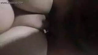 ام مطلقة وابنها جنبها