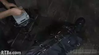 إباحية علنية: فتاة الشاطئ تحب الحركة القوية مع الخرطوم