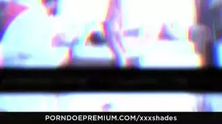 مص قضيب ضخم من سمراء بملابس داخلية متبوعة بجنس إباحي مكثف