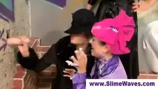 فتيات متألقات يستمتعن بمعدات الشهوة والملابس الداخلية السلسة