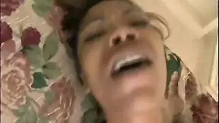 نجمة البورن المثيرة تسافر لتفريغ قضيب رجلها الكبير
