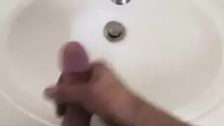 أصدقاء يستمنون ثم يقذفون معًا على الكاميرا