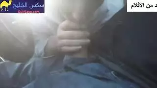 مص قضيب مشتعل في مركبة من امرأة عربية مثيرة