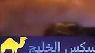 فعل الاختراق المزدوج: شابان يضربان عاهرة صغيرة حلوة