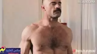 المنزل هو حيث تكون الفرج: حفلة جنس ثلاثية