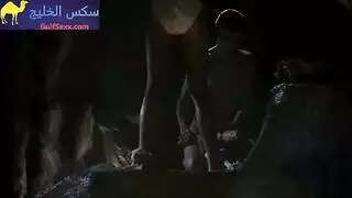 ممثلة عارية تأخذ قضيبًا كبيرًا