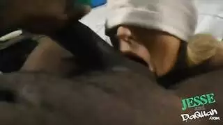أول شرج بقضيب أسود عملاق