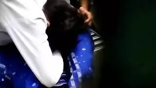 كاميرا خفية هاوية: شاب وفتاة يستكشفان أجساد بعضهما البعض