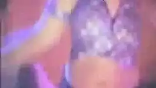 رفع تنورة التنس وتفجير الفرج