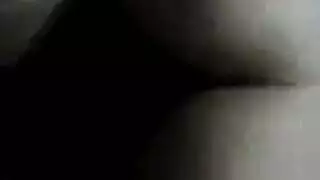 نماذج إباحية هاوية تجعل مهبلها مبللاً