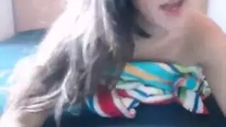 جلسة سحاق بين عمة وابنة أختها مع استخدام قضيب مزدوج