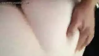 فتاة ممتلئة تبتلع كميات من السائل المنوي