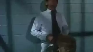 فعل شرجي مع صدمها بالحائط