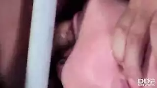 فعل شقيق قوي: قضيب سميك يخترق أخت راغبة