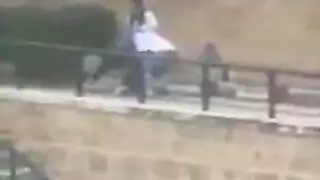 نيك علني صريح: عاهرة عربية تتوسل للمزيد من القضيب