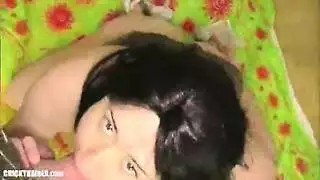 مراهقة جميلة تأخذ ضرب شرجي قوي