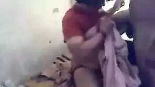 شهوة عائلية: يدخل أخته بقوة وهي بقميص نوم أحمر