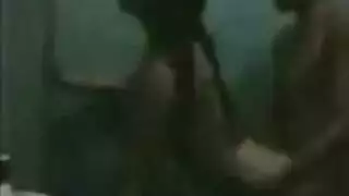 لقاء حمام ساخن يصبح عدوانيًا وصريحًا