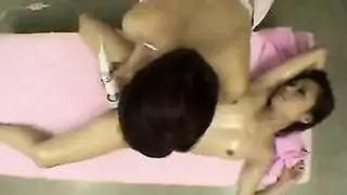 سحاق صريح: متعة ديلدو مزدوج ومساج جنسي قاس