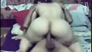 إباحية عربية: فتاة مصرية تمارس الجنس مع قضيب سميك