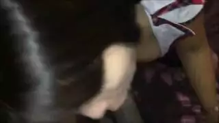 صديقة الأم المثيرة تأخذ قضيب الأب بينما الزوجة خارج ثنائي جنسي صريح