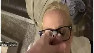مغامرة جنس جماعي للشقراء مع أفراد صخرية صلبة