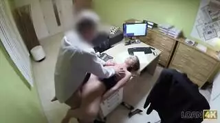 إباحي صعب: يأخذها بالقوة