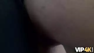 الفتاة المثيرة تُدفع لها مقابل مص عميق وتقذف بقوة
