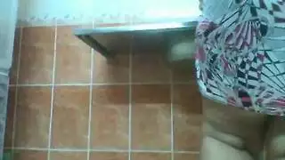 عامل ول محجبي
