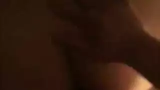 اول مرة مجعد مشعر بالإصبع