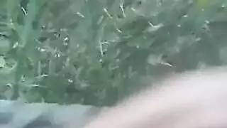 عاهرة الأحراش: نيك من الخلف بقضيب ضخم