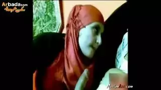 فتاة مسلمة شقية تريد حفلة جنس جماعي