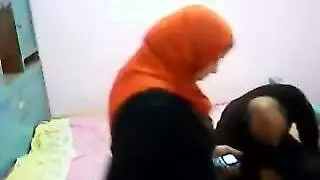 قضيب عبد الله الضخم يمدد جارته المستعدة