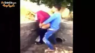 فتاة صغيرة تمارس الجنس الشرجي الصريح مع زميلها في الخارج