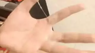 عابرة جنس مذهلة بقضيب نابض وصلب