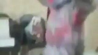 حركات رقصة الفتاة العربية المثيرة تؤدي لإدخال مزدوج