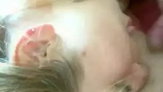  شقراء فاتنة تتوق للقضيب وتسجل ذلك